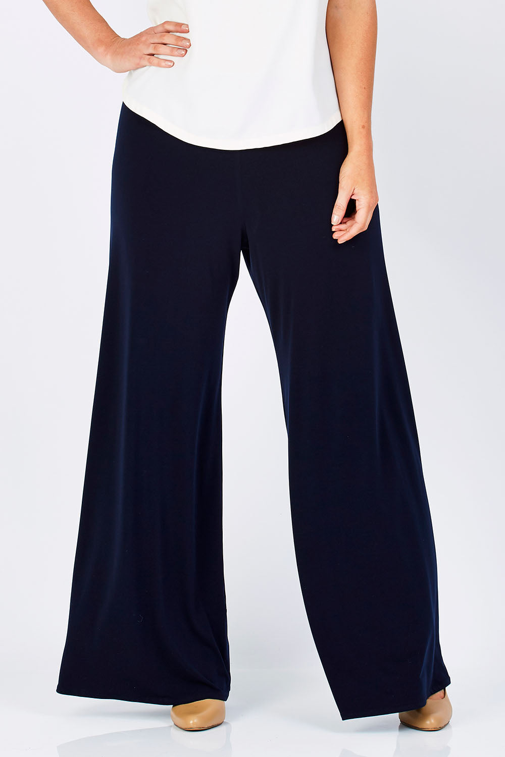 Model Laura wearing size 12 of the Seamless Pant in colour Navy (Blue), from the front, cropped image