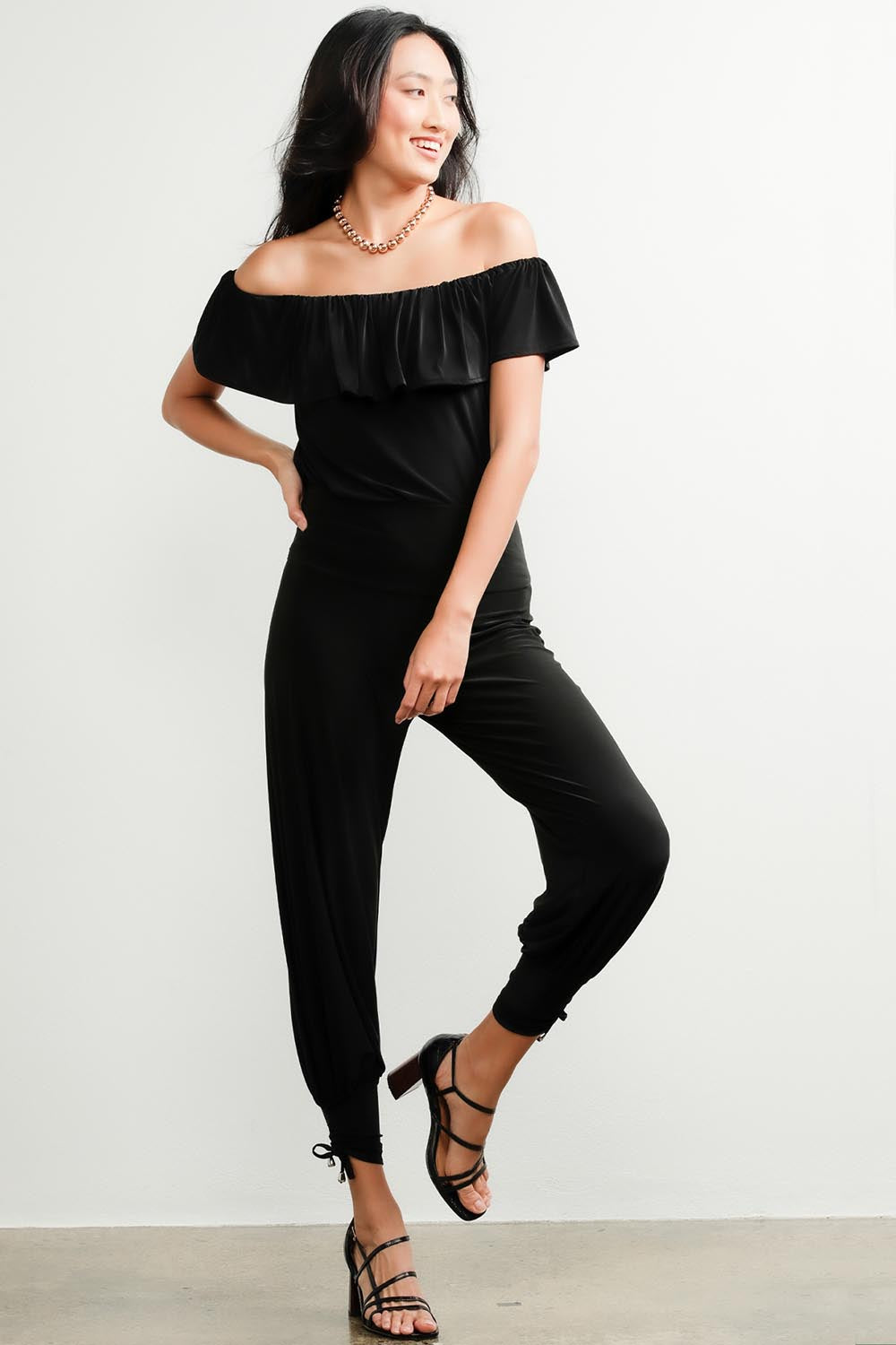 A model wearing the Harem Pant in colour Black (Black), from the front, showing the whole outfit