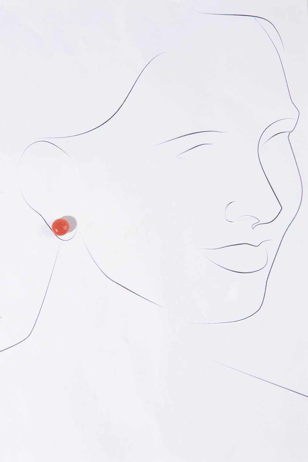 A model wearing size OneSize of the Medium Glass Stud Earrings in colour Coralgold, from the front, showing the whole outfit
