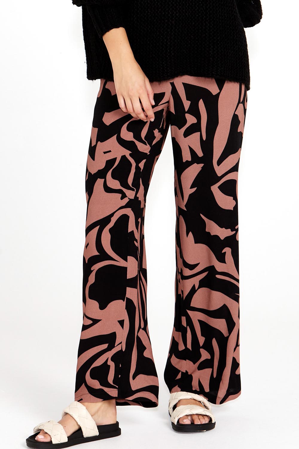 A model wearing the Joelle Wide Leg Pant in colour Abstract, from the front, cropped image