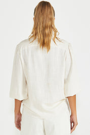 A model wearing the Harley Linen Blend Shirt in colour Oatmeal, from the back