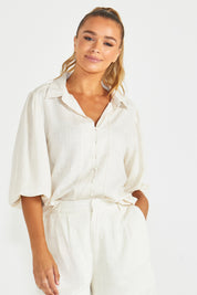 A model wearing the Harley Linen Blend Shirt in colour Oatmeal, from the front, cropped image