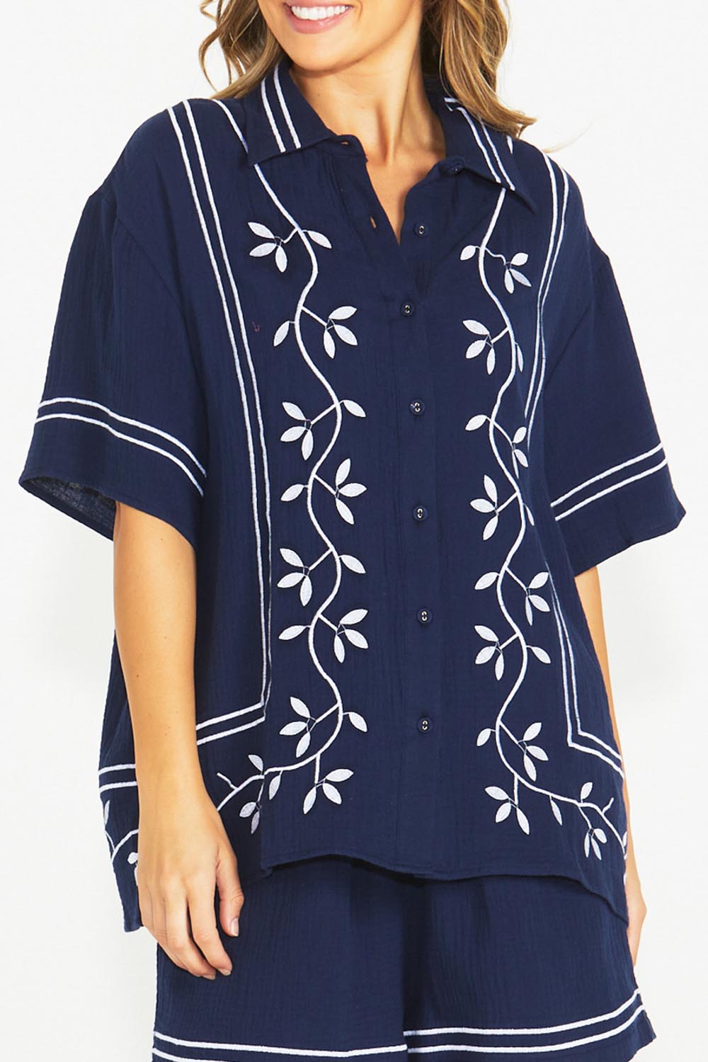 A model wearing the Jayden Cotton Short Sleeve Shirt in colour Navy (Blue), from the front, cropped image