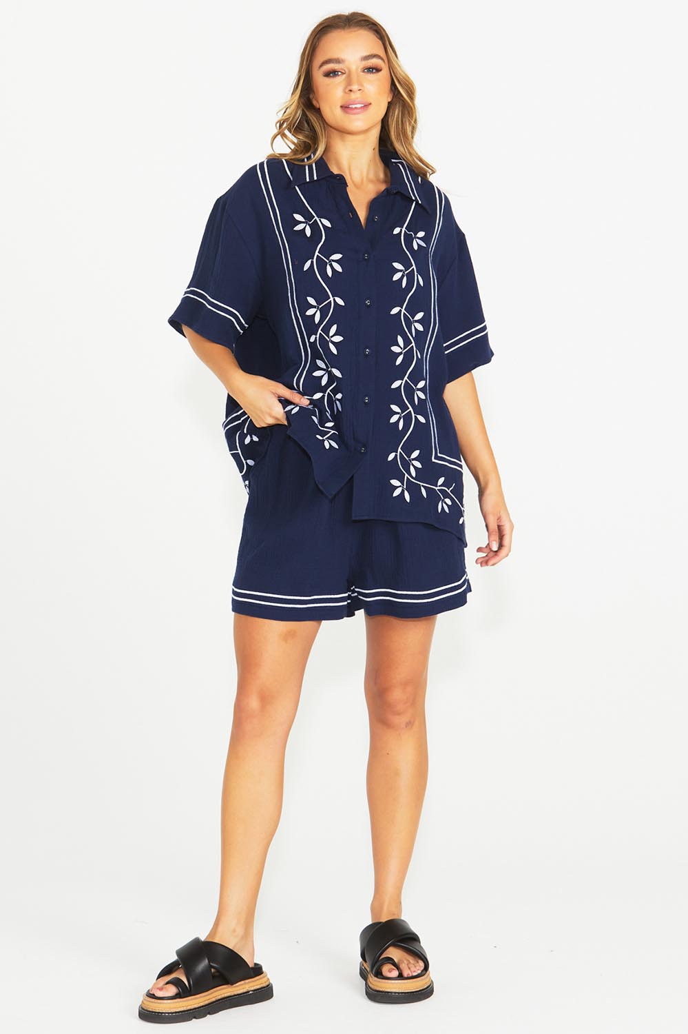 A model wearing the Jayden Cotton Short Sleeve Shirt in colour Navy (Blue), from the front, showing the whole outfit