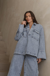 A model wearing the Jordon Top in colour Acidwash (Blue), from the front, showing the whole outfit