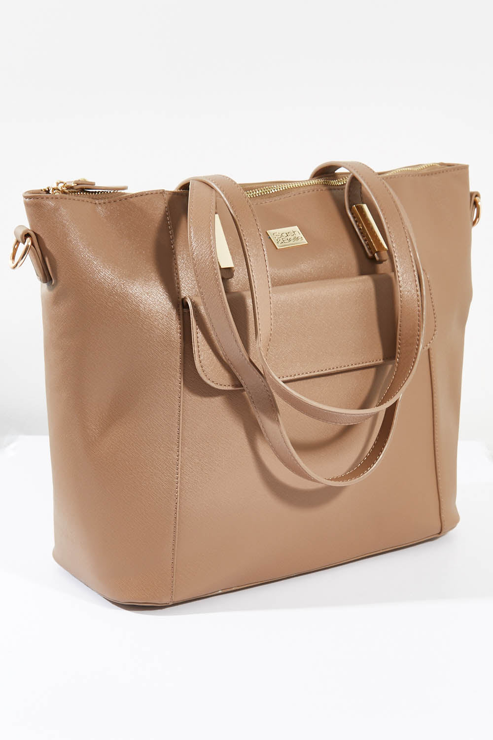 A model wearing size OneSize of the Charlie Baby/tote Bag in colour Taupe, from the front, showing the whole outfit