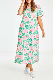 Model Laura wearing size 14 of the Helg Tee Dress in colour Crelingon, from the front, cropped image