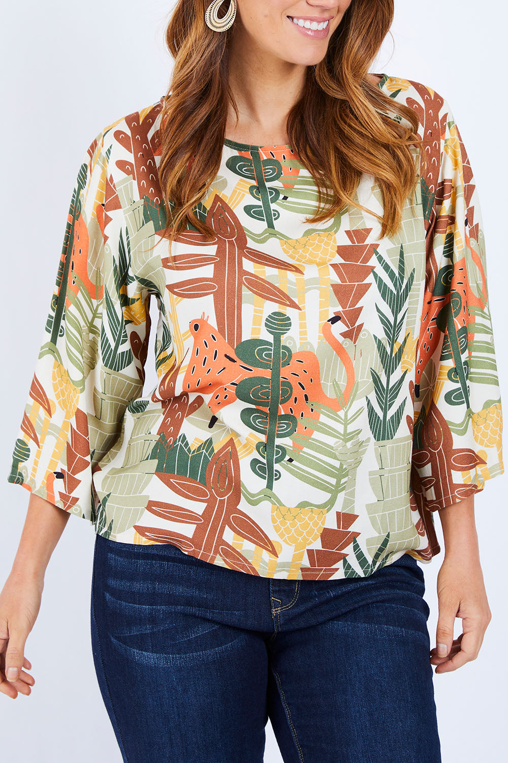 Model Laura wearing size 14 of the Avslappnad Top in colour Animal (Green), from the front, cropped image