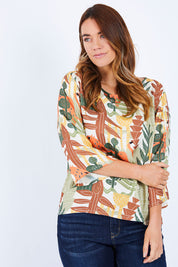 Model Laura wearing size 14 of the Avslappnad Top in colour Animal (Green), from the front, cropped image