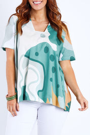 Model Laura wearing size 14 of the Avslappnad Top in colour Lagoon (Blue), from the front, cropped image