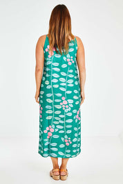 Model Laura wearing size 14 of the Flytande Maxi Dress in colour Grejuniper (Green), from the back