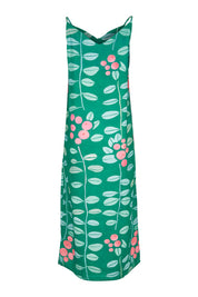 Product shot of the Flytande Maxi Dress in colour Grejuniper (Green), from the back