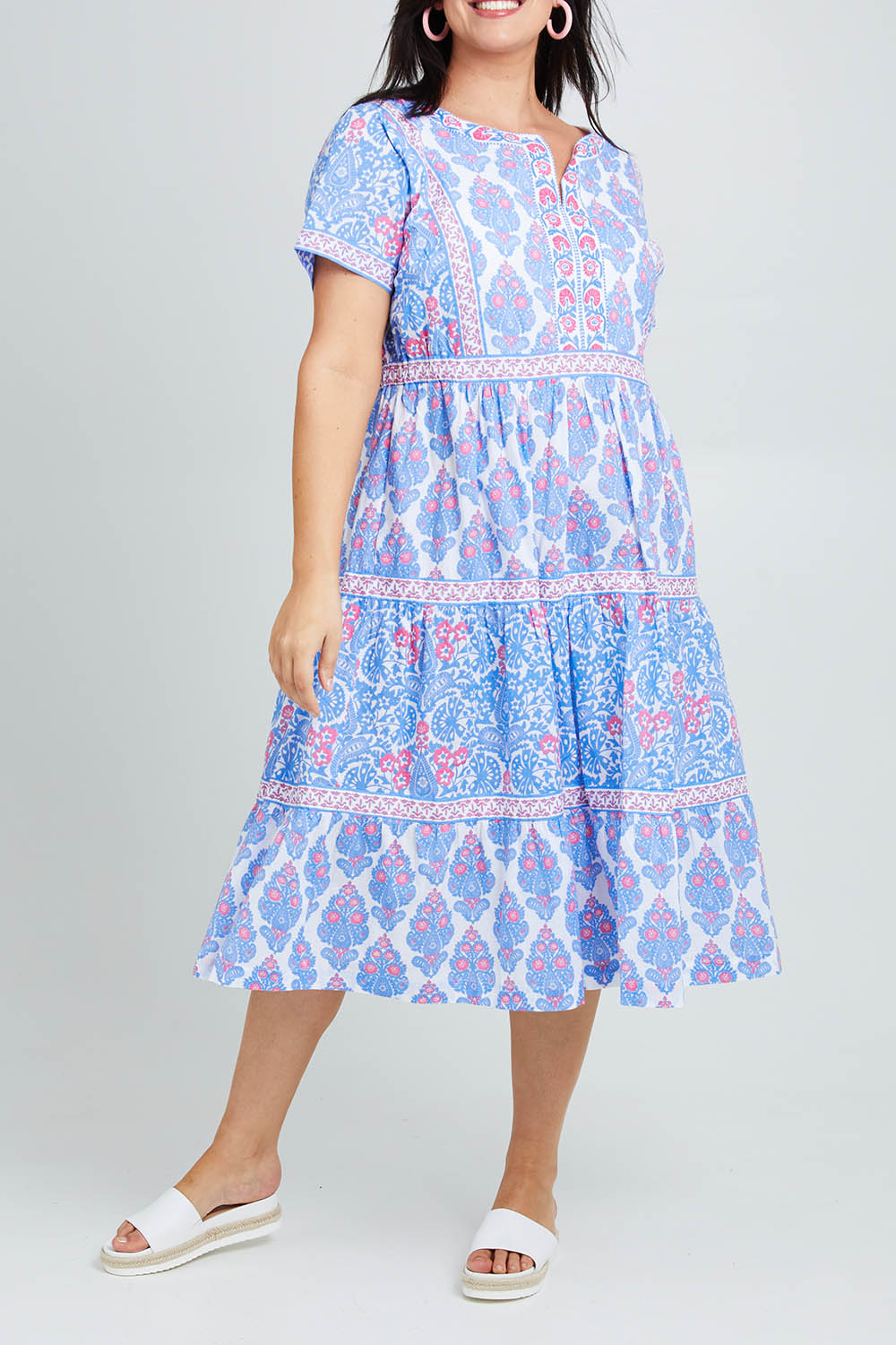 Model Poppy wearing size 16 of the Bilgola Beach Cotton Dress in colour Bluepink (Blue), from the front, cropped image