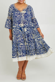 Model Jane wearing size 16 of the Tathra Beach Cotton Dress in colour Blue (Blue), from the front, cropped image