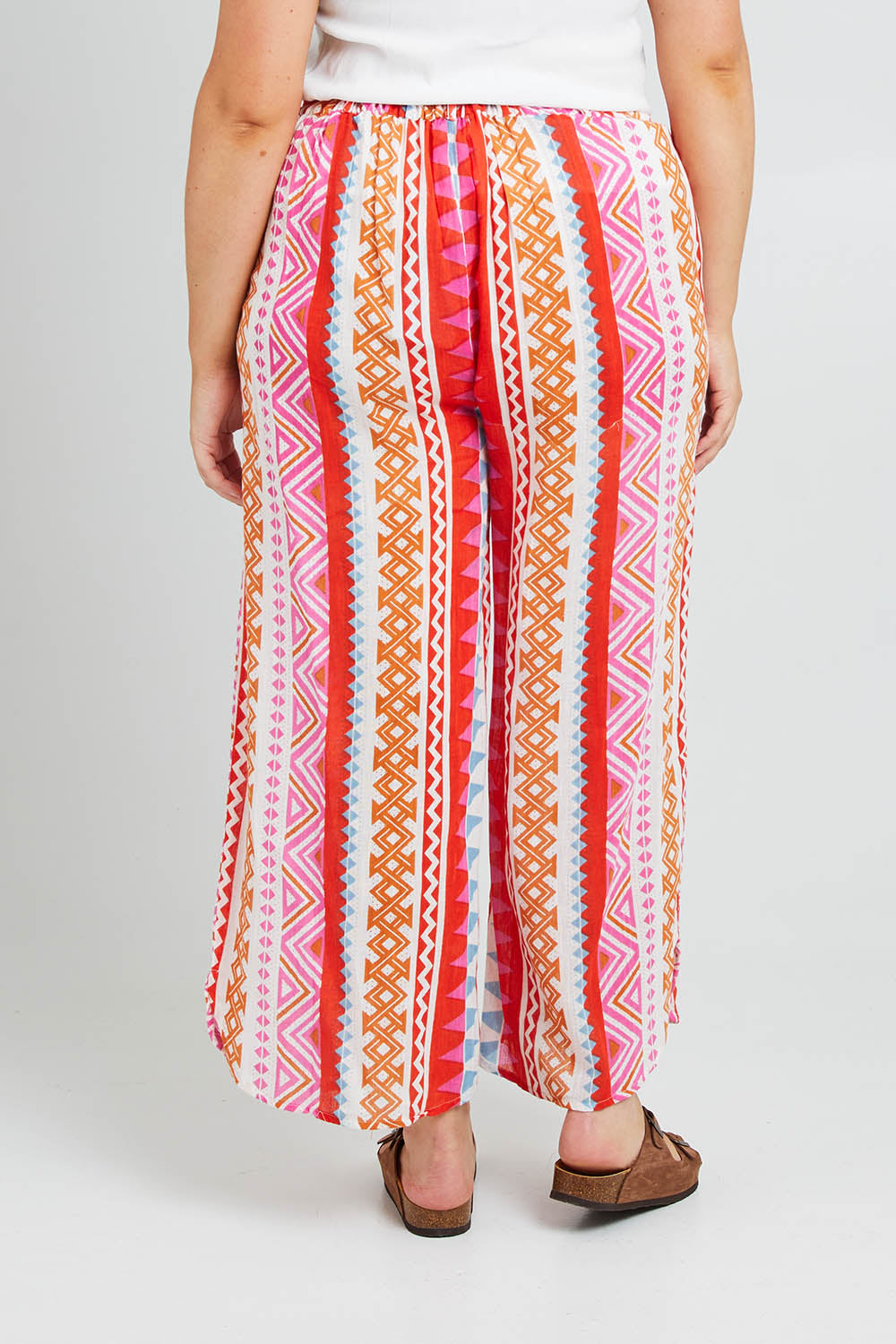Model Poppy wearing size 16 of the Moon Bay Cotton Pants in colour Multipink (Pink), from the back