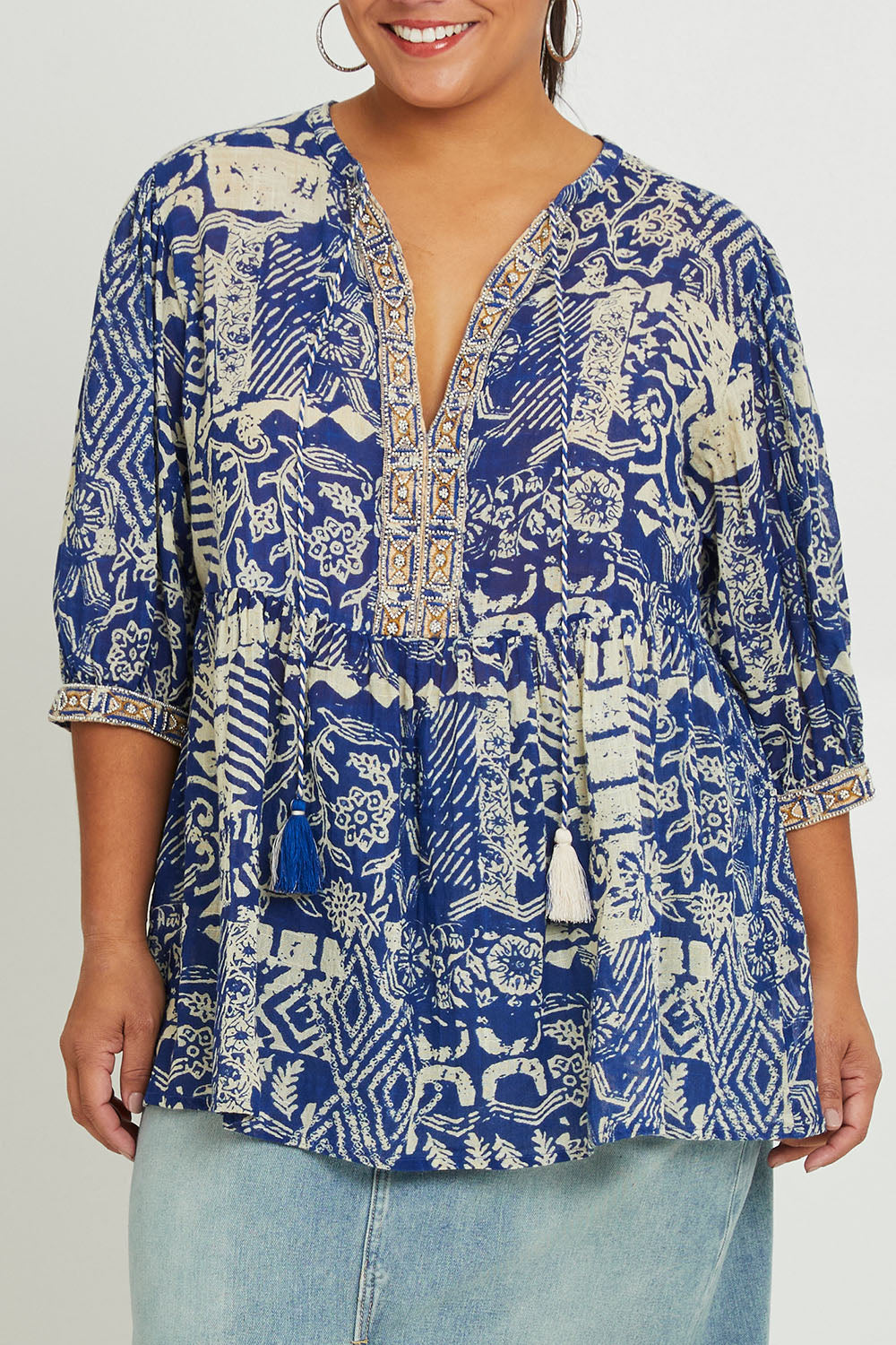 Model Ashleigh wearing size 16 of the Tathra Beach Cotton Top in colour Blue (Blue), from the front, cropped image