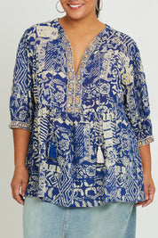 Model Ashleigh wearing size 16 of the Tathra Beach Cotton Top in colour Blue (Blue), from the front, cropped image