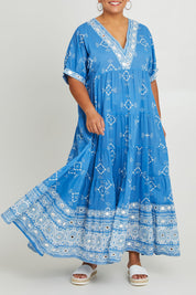 Model Ashleigh wearing size 16 of the Dee Why Beach Cotton Maxi Dress in colour Lightblue (Blue), from the front, cropped image