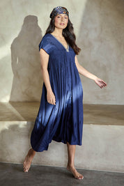Model Tahneei wearing size 10 of the San Rafael Falls Kimono Dress – Deepsea in colour Deepsea, from the front