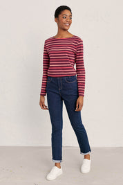 A model wearing the Lamledra Jeans in colour Dindigow (Blue), from the front, showing the whole outfit