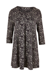 Product shot of the Arusha Tunic in colour Leaves (Black), from the front