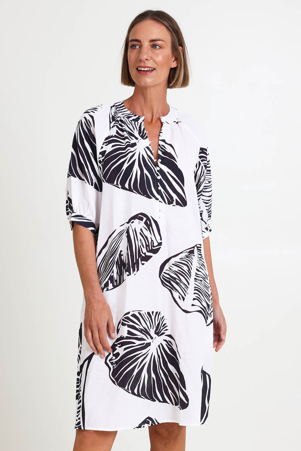 Model Riinar wearing size 10 of the Shell Button Front Dress – Shell in colour Shell, in a cropped view