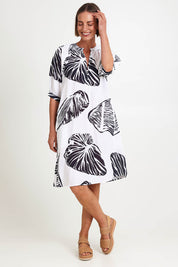 Model Riinar wearing size 10 of the Shell Button Front Dress – Shell in colour Shell, from the front