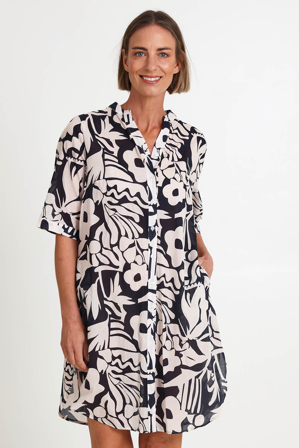Model Riinar wearing size 10 of the Bloom Shirtmaker Dress – Midnight in colour Midnight, in a cropped view