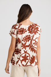 A model wearing the Havana Tee in colour Cubanbloom, from the back