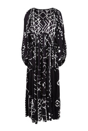 Product shot of the Wing And A Prayer Maxi in colour Blkindus (Black), from the front