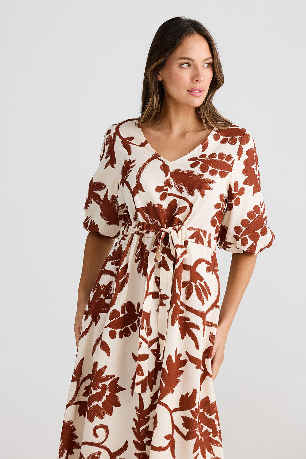A model wearing the Ava Midi Dress in colour Cubanbloom, from the front, cropped image