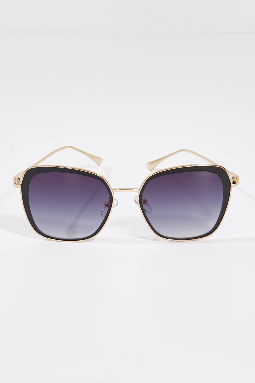 A model wearing size OneSize of the Pier Sunglasses in colour Gold (Metallics), from the front, showing the whole outfit