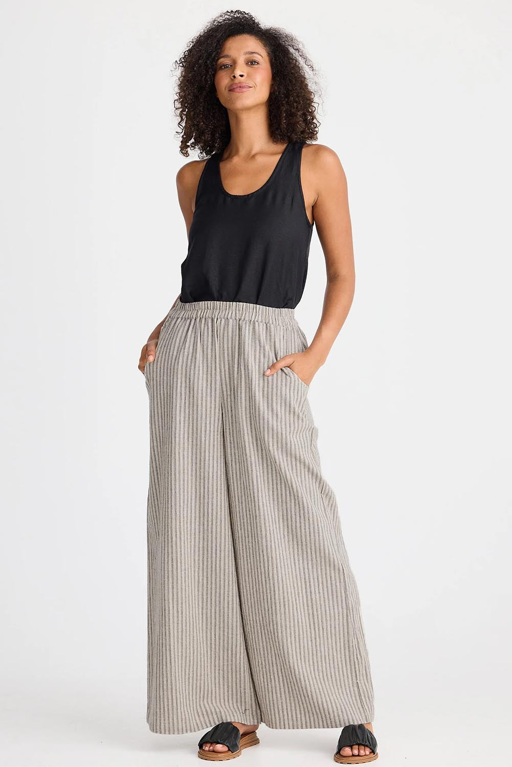 A model wearing the Positano Cotton Linen Pant in colour Pisastripe, from the front, showing the whole outfit
