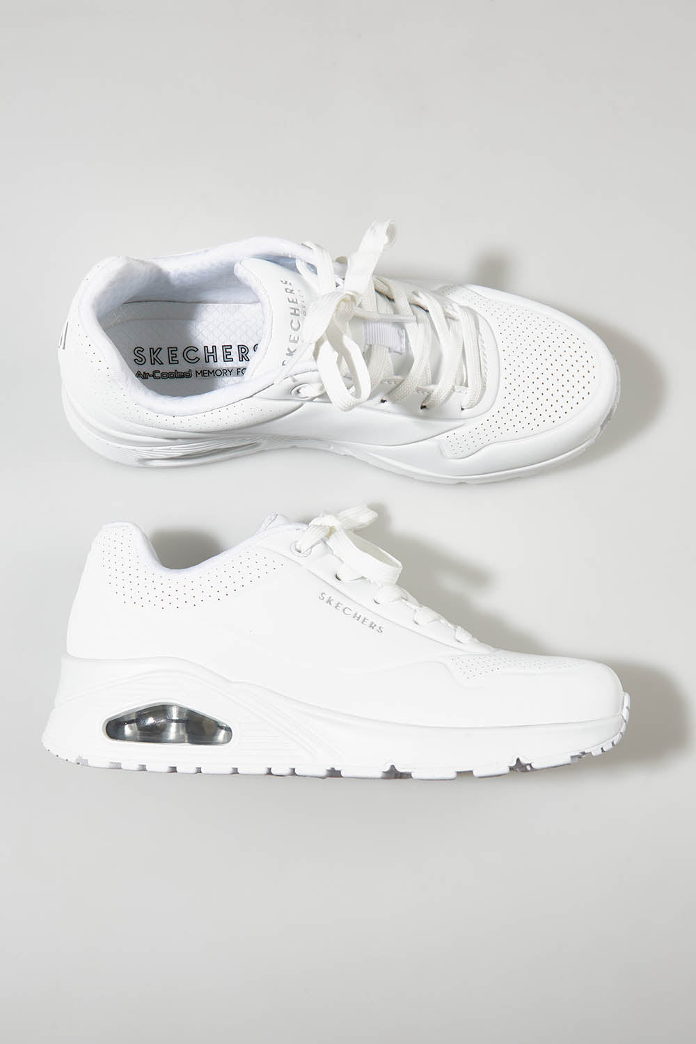 A model wearing size 7 of the Uno Lace Up Sneaker in colour Whitewhite (White), from the front, showing the whole outfit