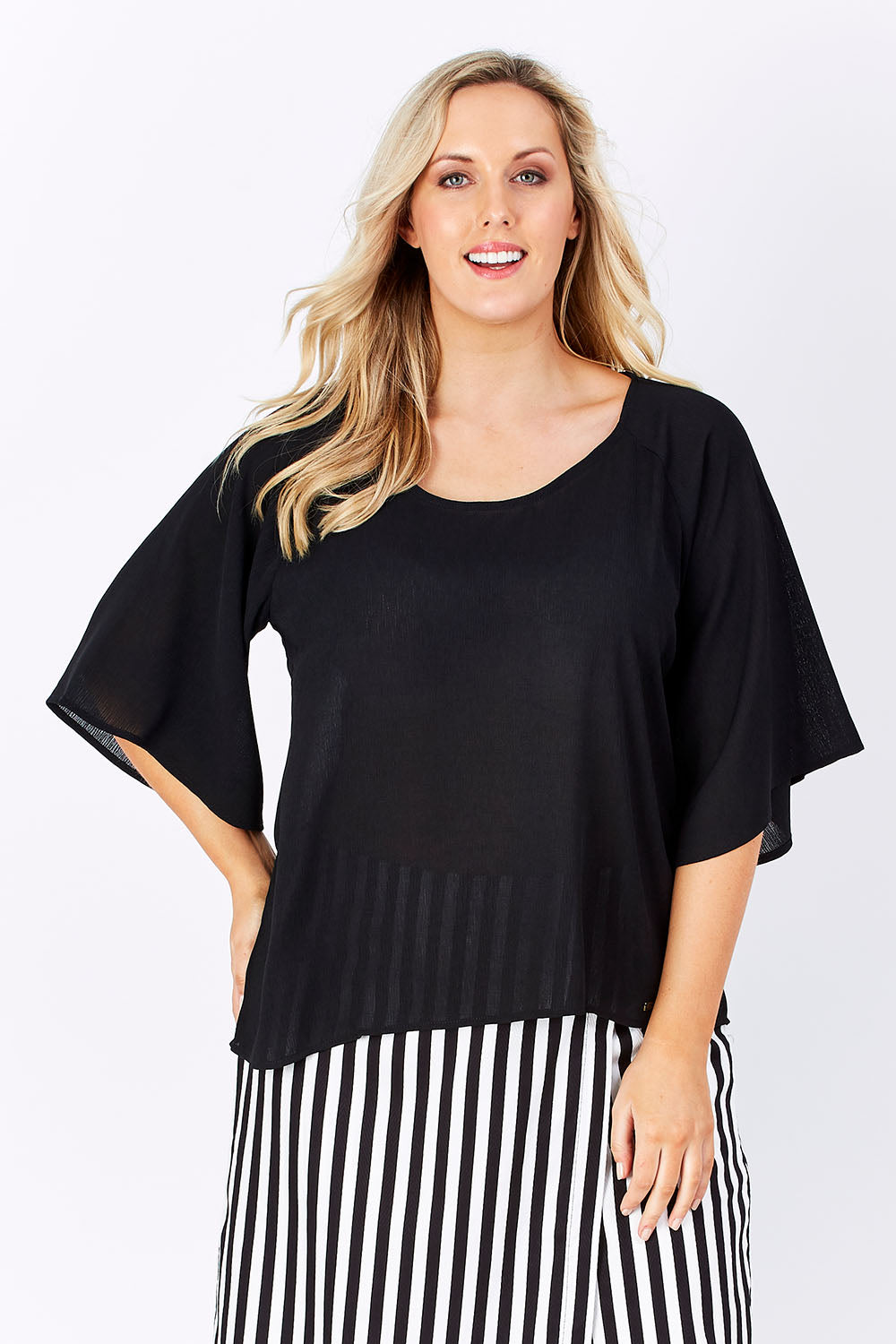 Model Jess wearing the Farreras Blouse in colour Black (Black), from the front, showing the whole outfit