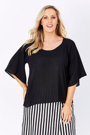 Model Jess wearing the Farreras Blouse in colour Black (Black), from the front, showing the whole outfit