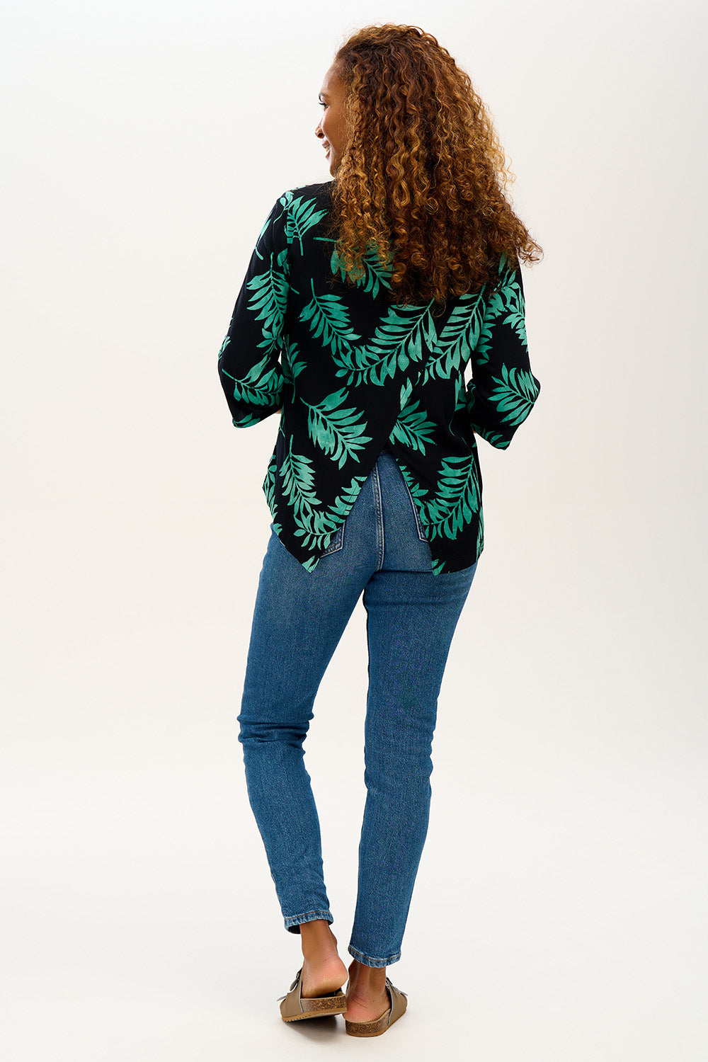 A model wearing the Casey Batik Top in colour Blkgreen (Black), from the back