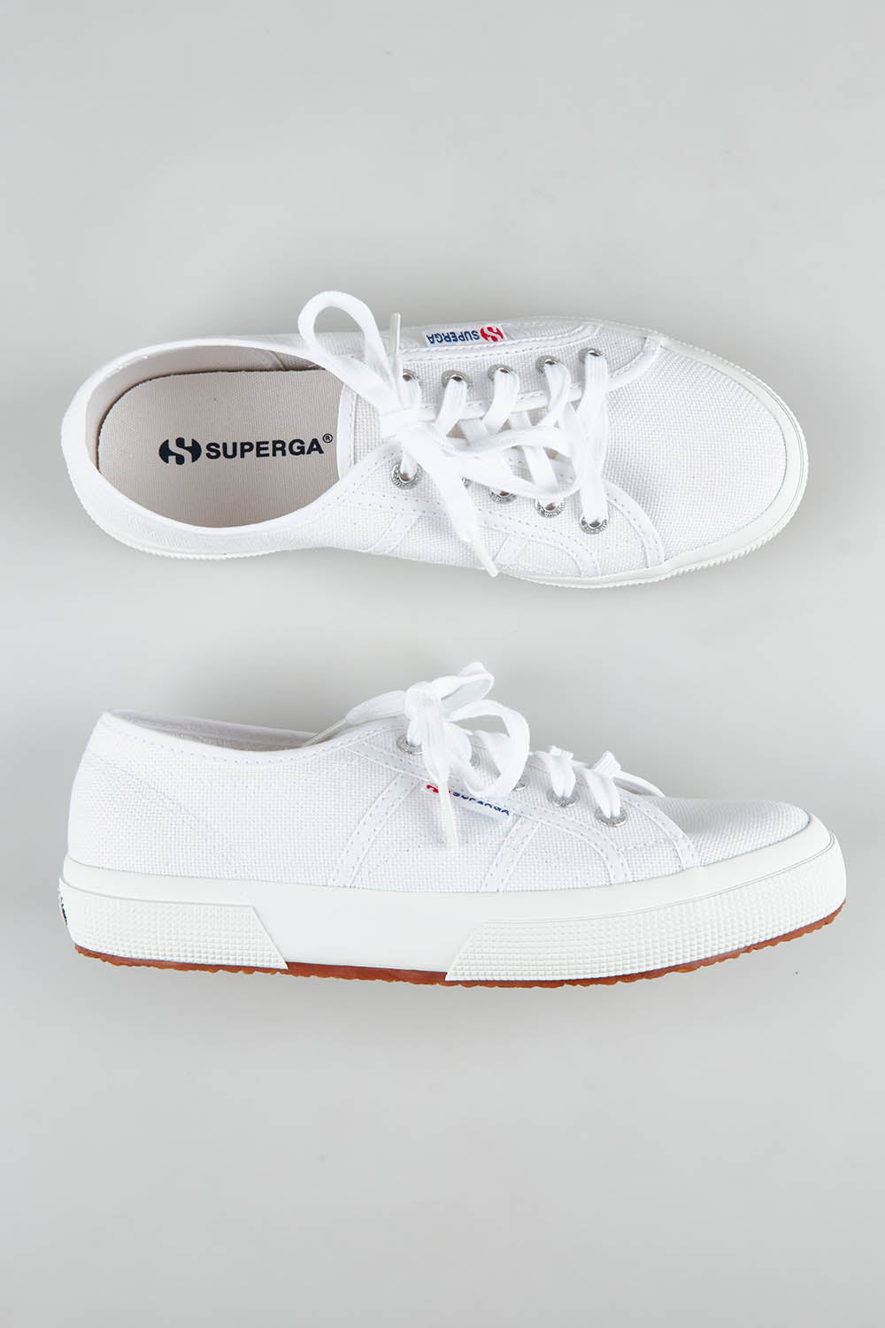 A model wearing size 36 of the 2750 Cotu Classic Sneaker in colour White (White), from the front, showing the whole outfit