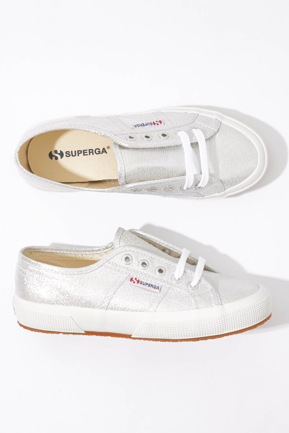 A model wearing size 36 of the Lamew Metallic Sneaker in colour Silver (Metallics), from the front, showing the whole outfit
