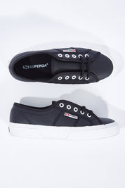 A model wearing size 36 of the Cotu Leather Sneaker in colour BlackWhite (Black), from the front, showing the whole outfit
