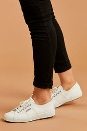 A model wearing size 38 of the Cotu Leather Sneaker in colour White (White), from the front, cropped image