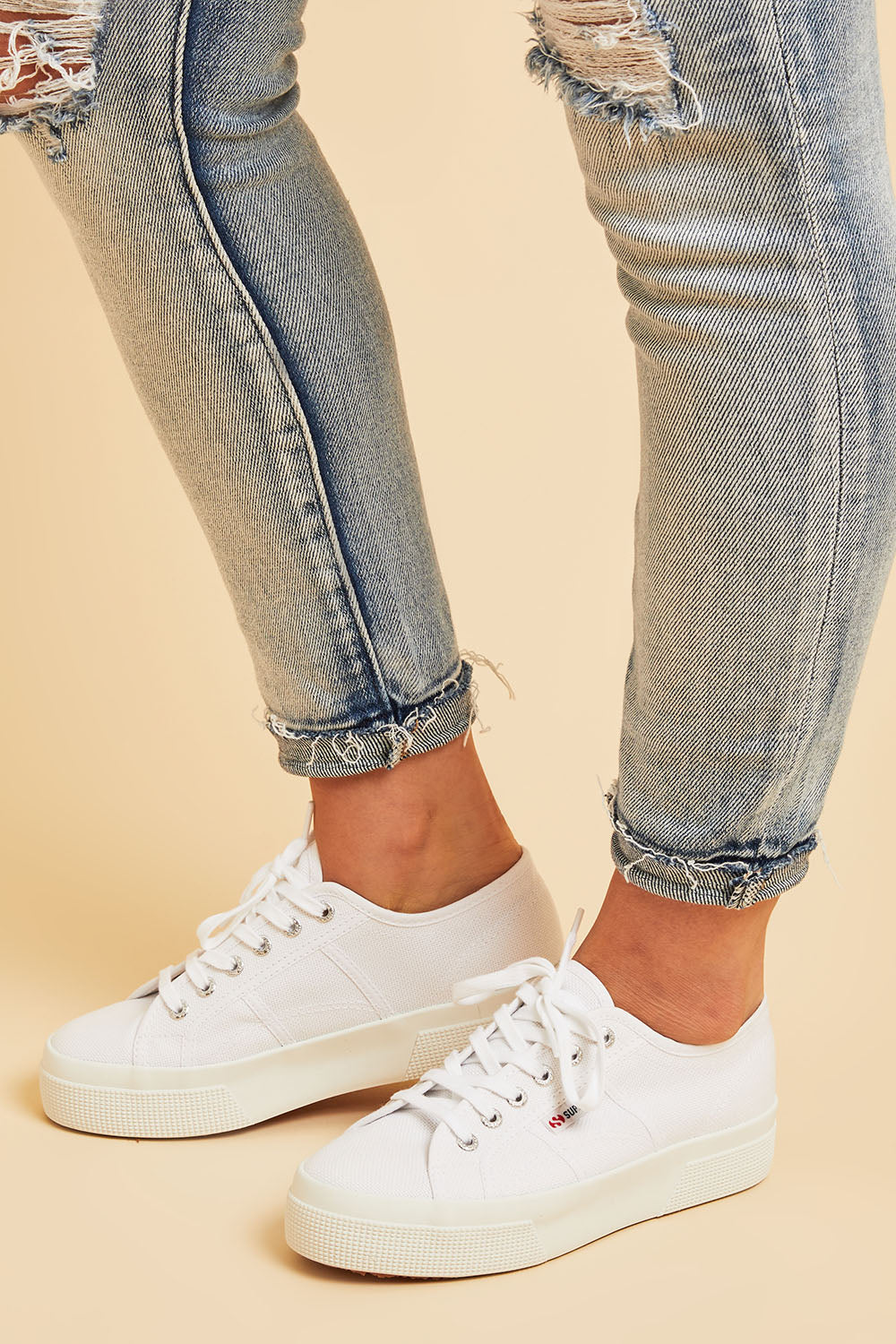 A model wearing size 37 of the 2740 Platform Sneaker in colour White (White), from the front, cropped image