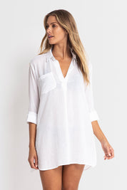A model wearing the Resort Painters Shirt in colour White (White), from the front, cropped image