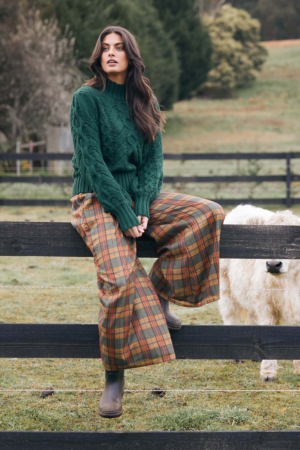 A model wearing the Freedom Pant in colour Highlands, from the front, showing the whole outfit