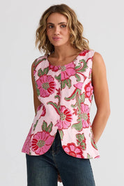 A model wearing the Chester Linen Blend Waist Coat in colour Pinkibiza, from the front, cropped image