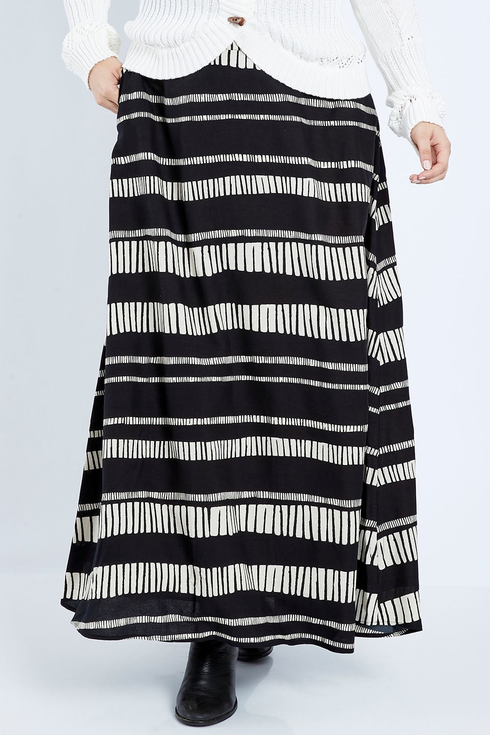 Model Jess wearing size 14 of the Rosie Maxi Skirt in colour Sandstone (Black), from the front, cropped image