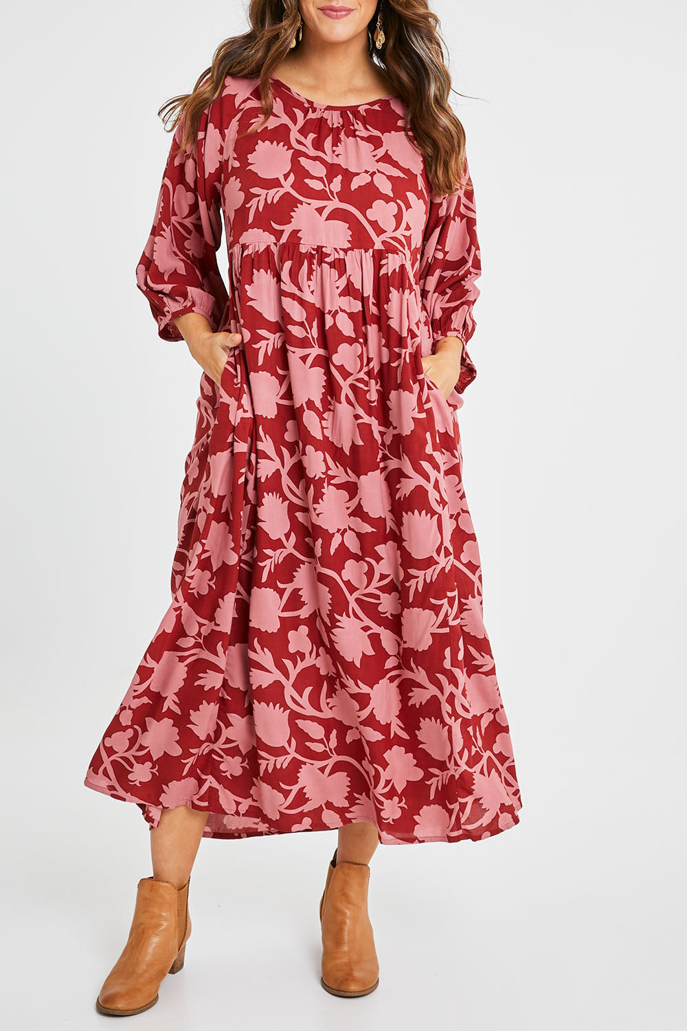 Model Laura wearing size 14 of the Alice Gathered Dress in colour Silhouette, from the front, cropped image