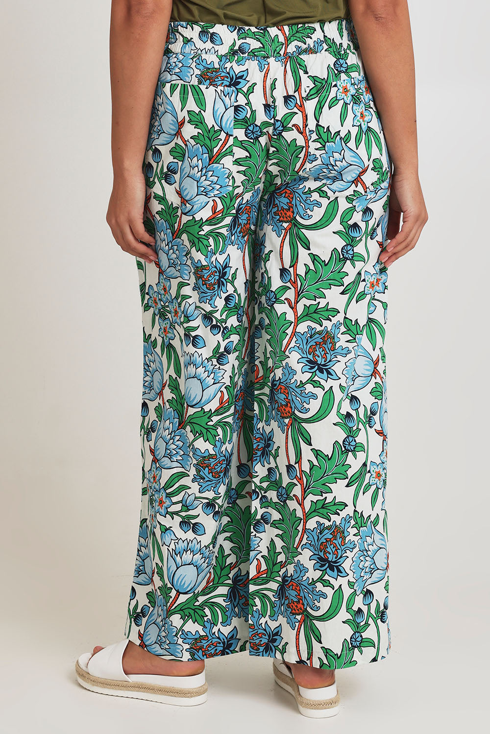 Model Terri-Leigh wearing size 14 of the Stella Cotton Pant in colour Thistle, from the back