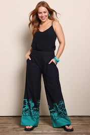 Model Georgiel wearing size 10 of the Stella Cotton Pant – Pansies in colour Pansies, from the front
