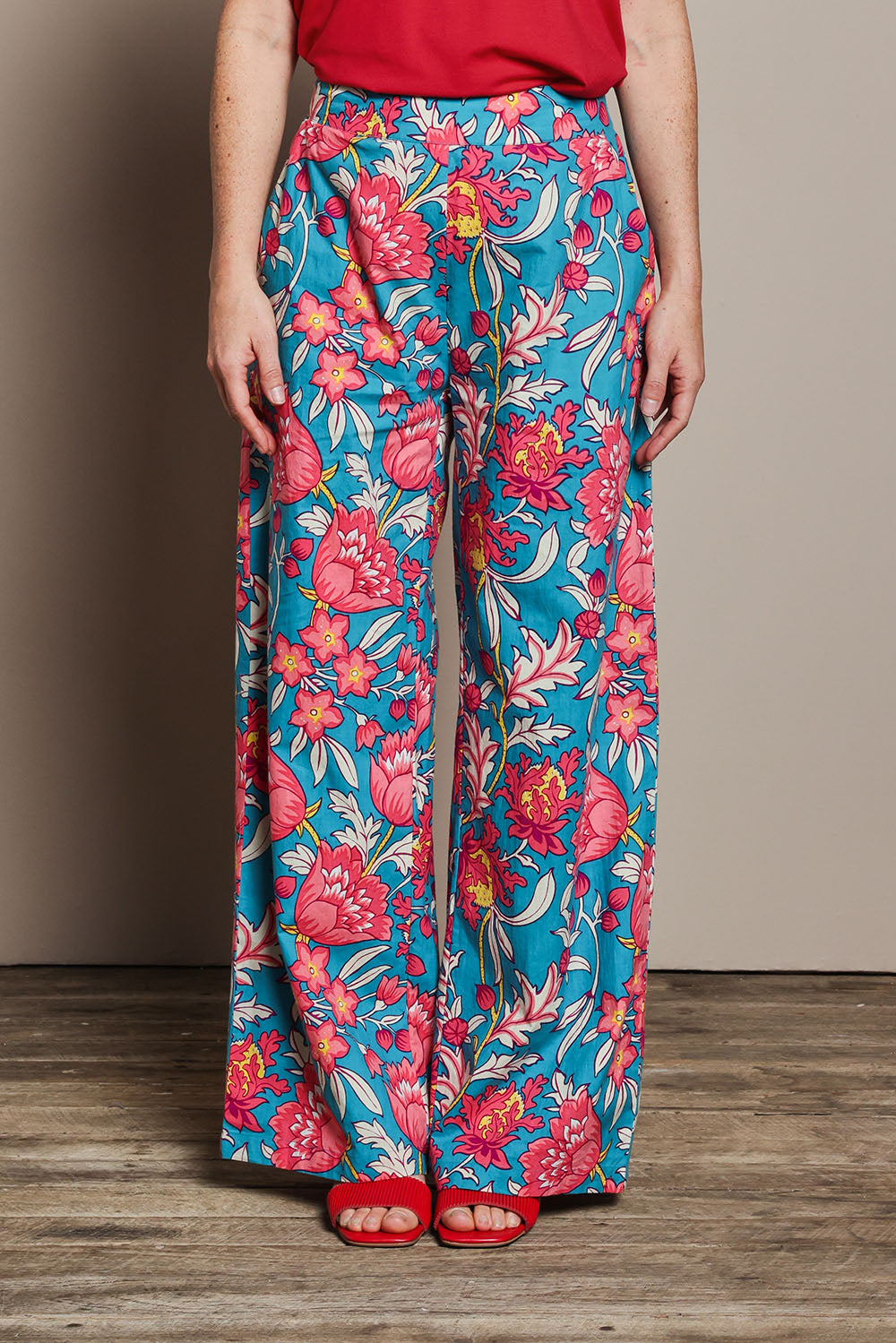 Model Katie wearing size 10 of the Stella Cotton Pant in colour Thistle, from the front, cropped image